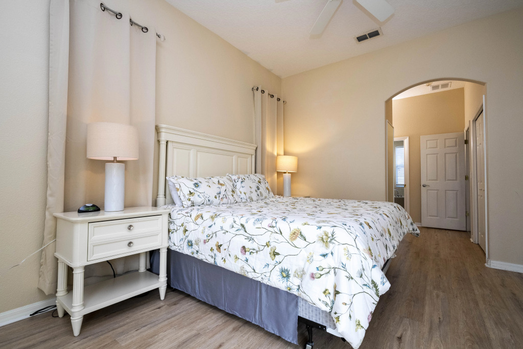 Stunning 5 Bd Home w/ Pool Close to Disney 7420