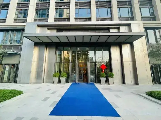 Golden Harbor Fashion Cinema Hotel (High-speed Railway Station East Square Branch)