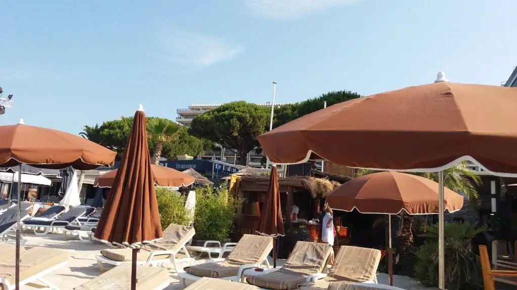STUDIO 3mn A PIED DE LA PLAGE AVEC TERRASSE