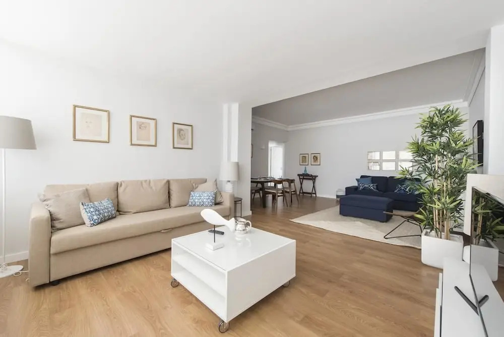 Elegant and Bright Apt Estoril by LCH