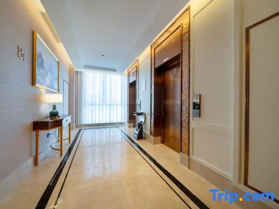 Vienna Hotel ( Haiyan Baolong Business Center Branch)