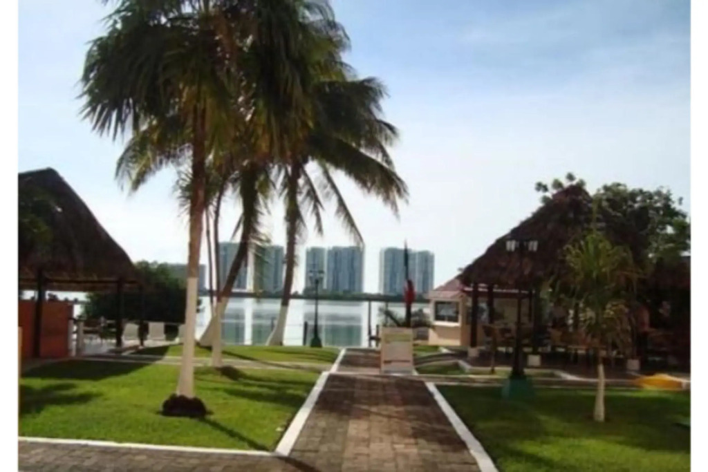 Grand Royal Lagoon