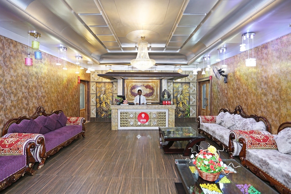 OYO 9855 Hotel Royal Suites