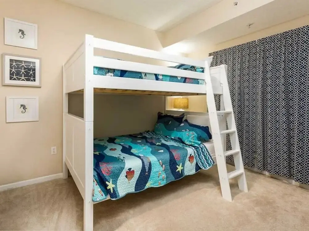 The Colonnades 302
