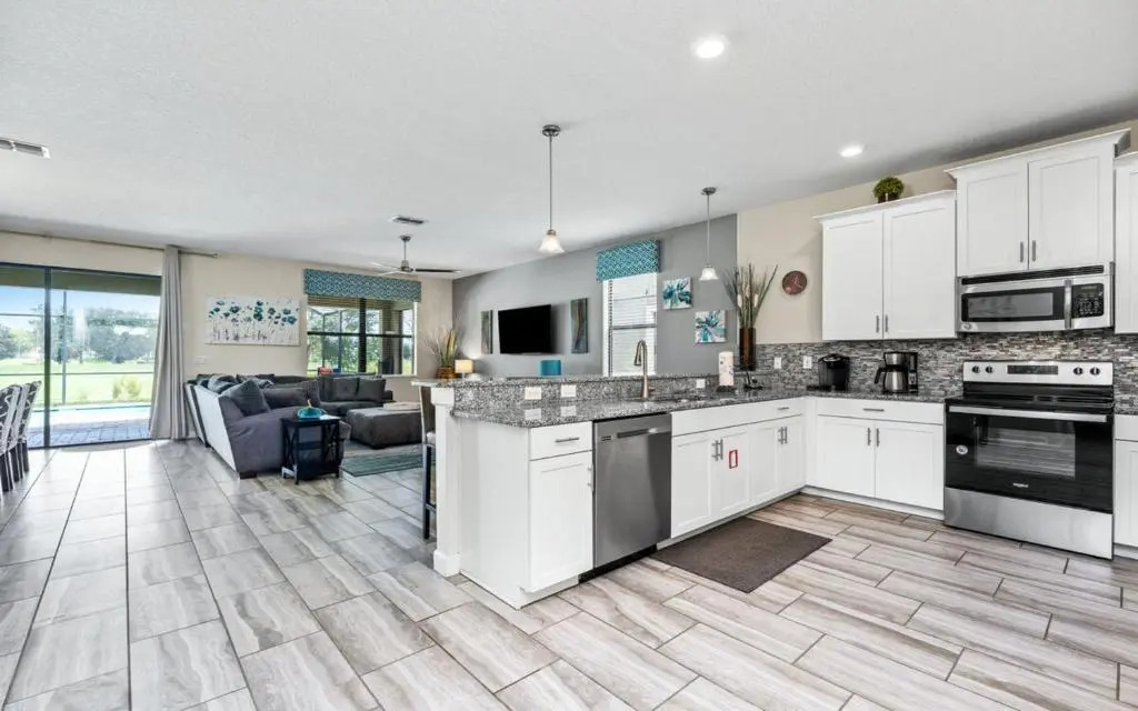 Large Jewel 8 BED House FREE Water Park