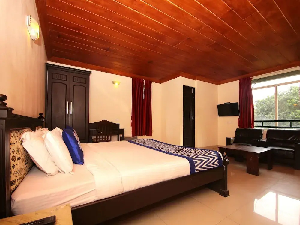 Hotel Emerald Inn