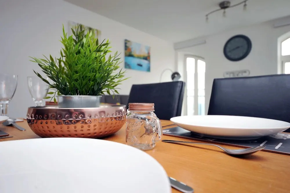 Lloyd George Avenue Apartments Sleeps 3