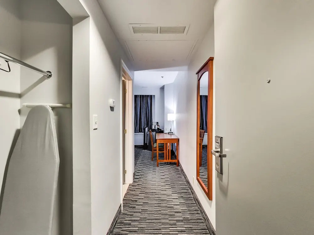 Isabella Hotel & Suites