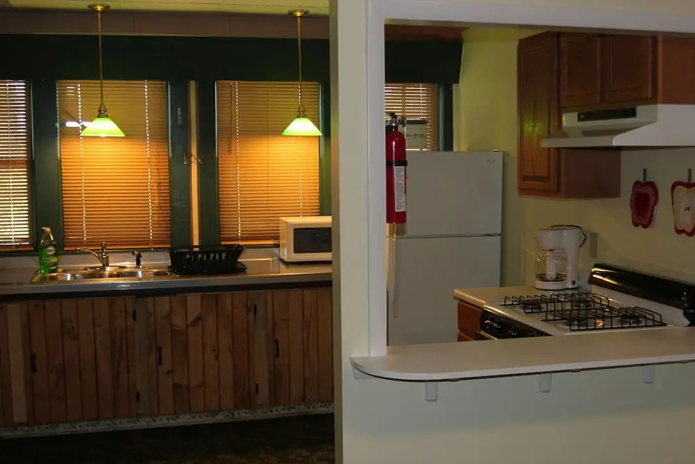 Evergreen Motel