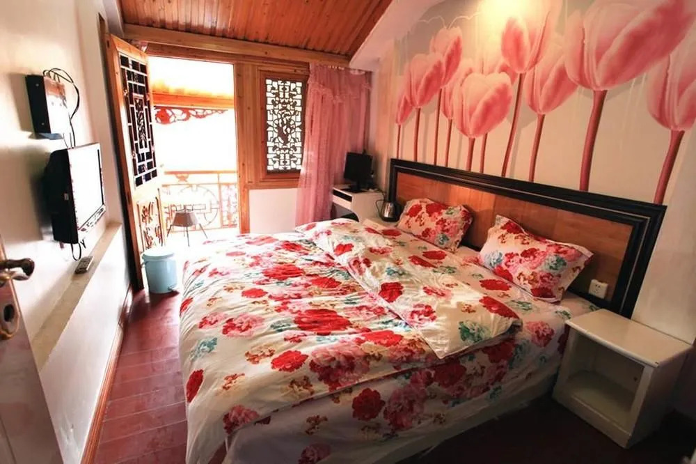 Yijianglou River View Inn (Fenghuang Old Town River View)