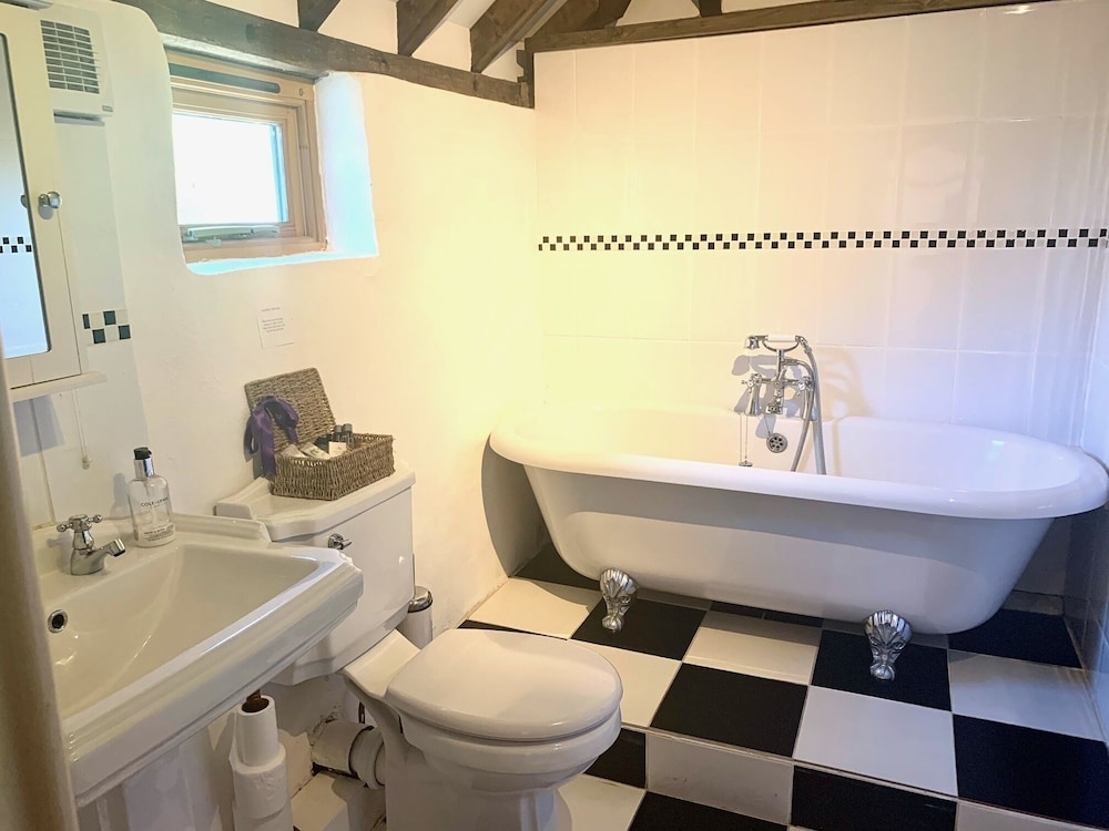 The Estate - 11 Bed - Sleeps 22 - Private Garden