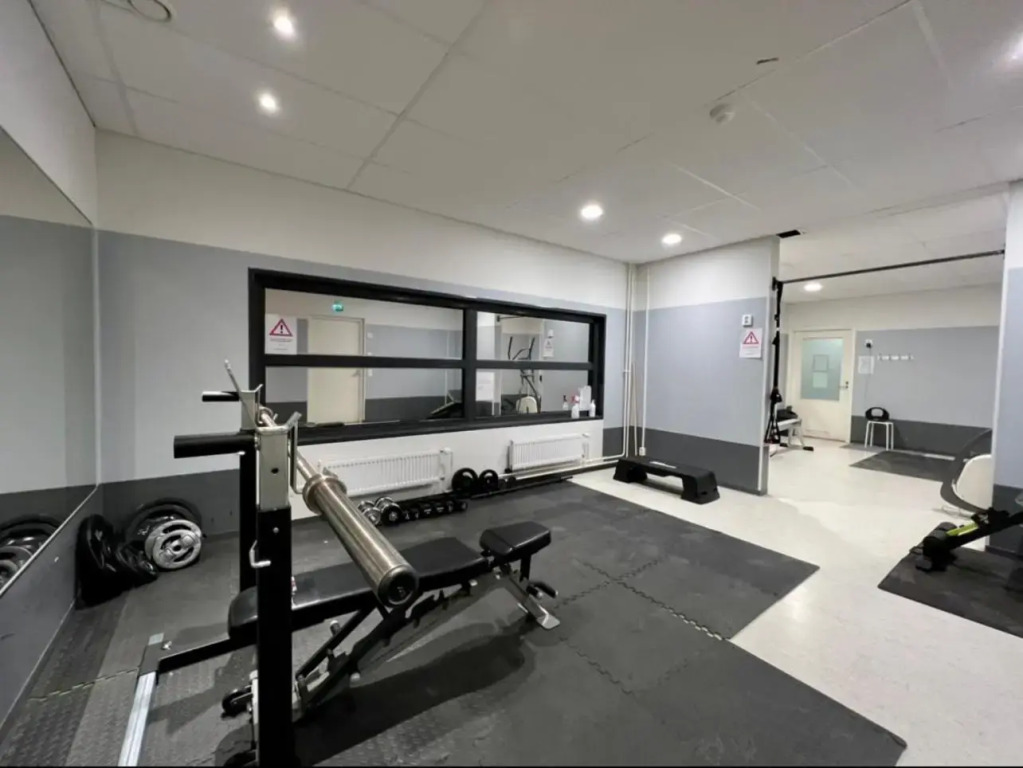 Suite - King Size Bed - Gym&Wifi - Indoor Parking