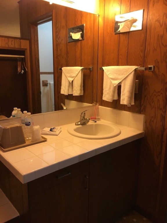 DJ Main Street View Inn & Suites
