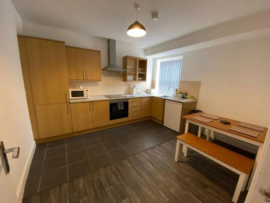 Stylish 2 bed apartment sea front location suite 3