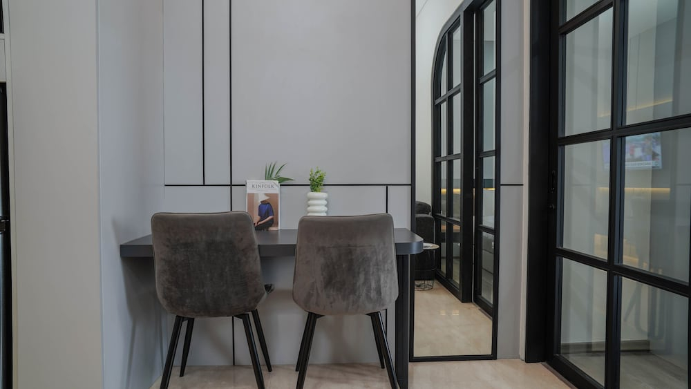 Urban Grey 1Br At Sudirman Suites Apartment