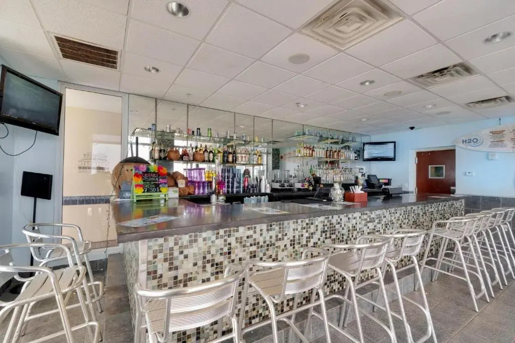 Majestic Resort 505 with RESERVED parking on 3rd Floor Walk-Over
