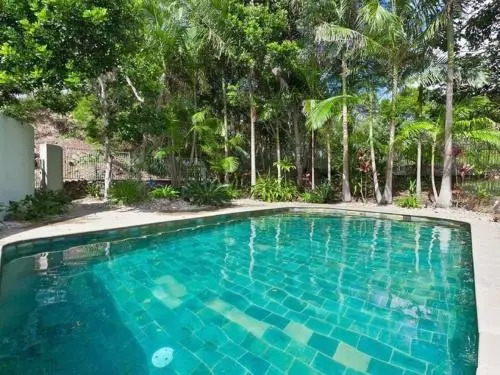 surfside6 @ james cook - Clarkes Beach