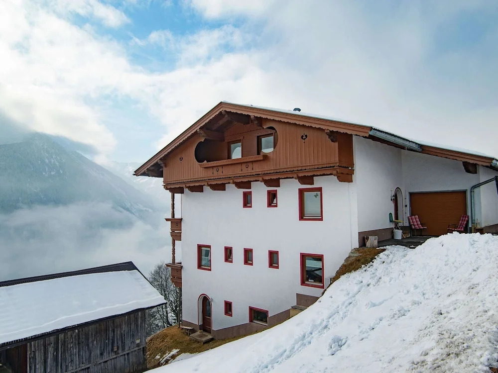 Quaint Apartment in Finkenberg near Ski Lift
