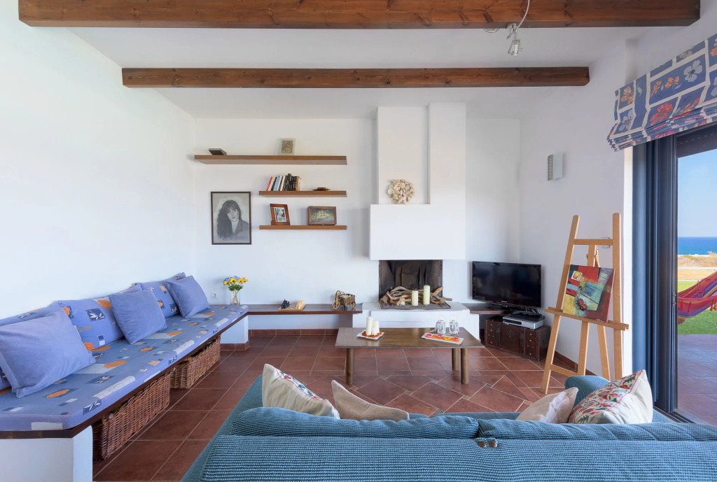 CRISTELIA SEAFRONT & POOL VILLA