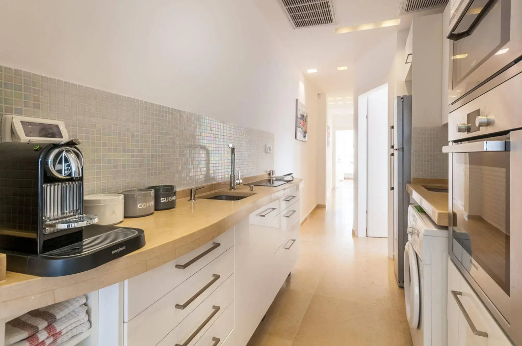 Renovated White House - Banana Beach