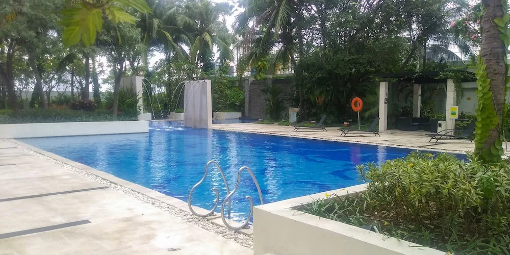 Spacious 2Br At The Via And The Vue Apartment Surabaya