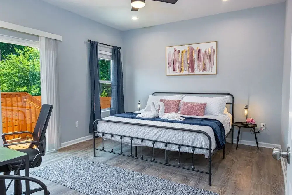 Heaven-sent Convenient 4br/ 3BA Near Downtown