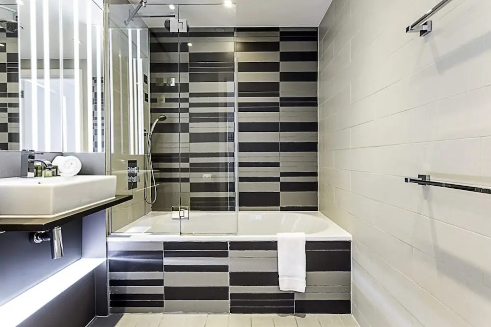 Central London Haven: Steps From Shoreditch Station