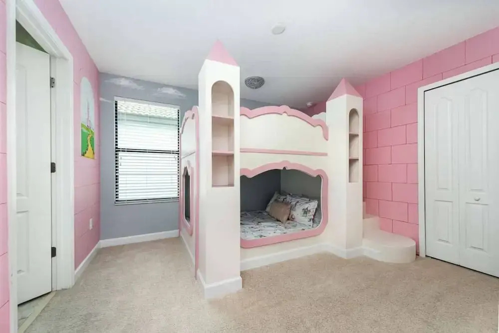 1426 Wexford WAY Davenport, 8bed