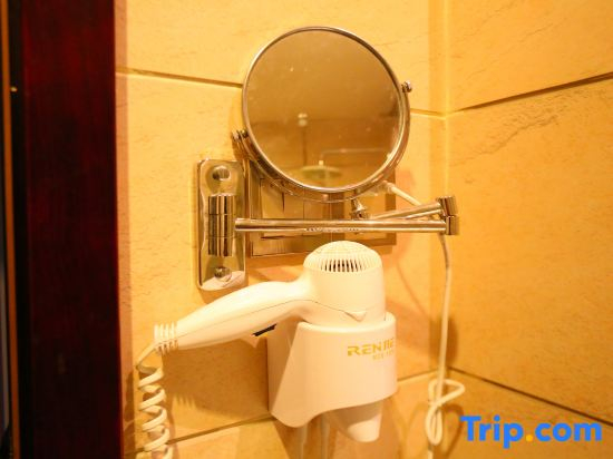 Thank Inn (Yancheng Qingnian Road Baolong Plaza)