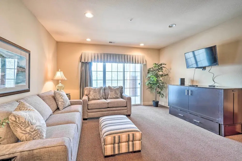 Branson Condo w/ Balcony, 3 Miles to Downtown