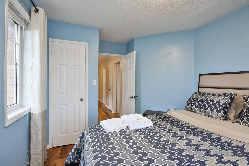 QuickStay - House by The Lake (3Bdrm Near Go Station)