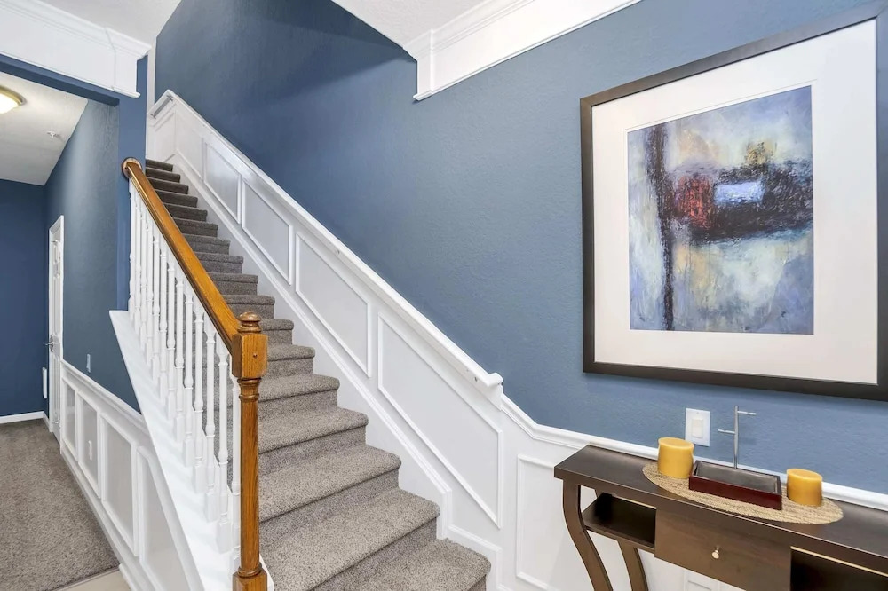 Pleasant and Spacious Town Home Near the Convention Center #3vc107