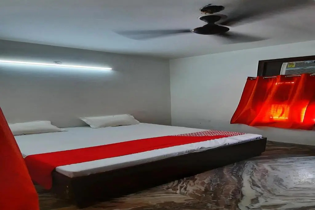 OYO 82033 Hotel Grand Plaza