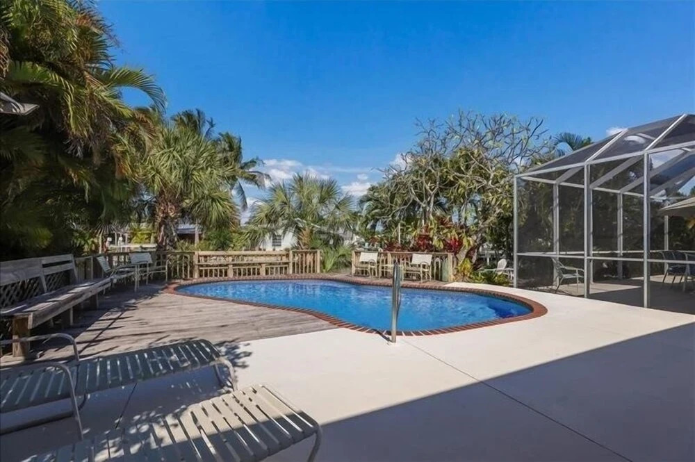 Island Haven 2 Bedroom Home by RedAwning