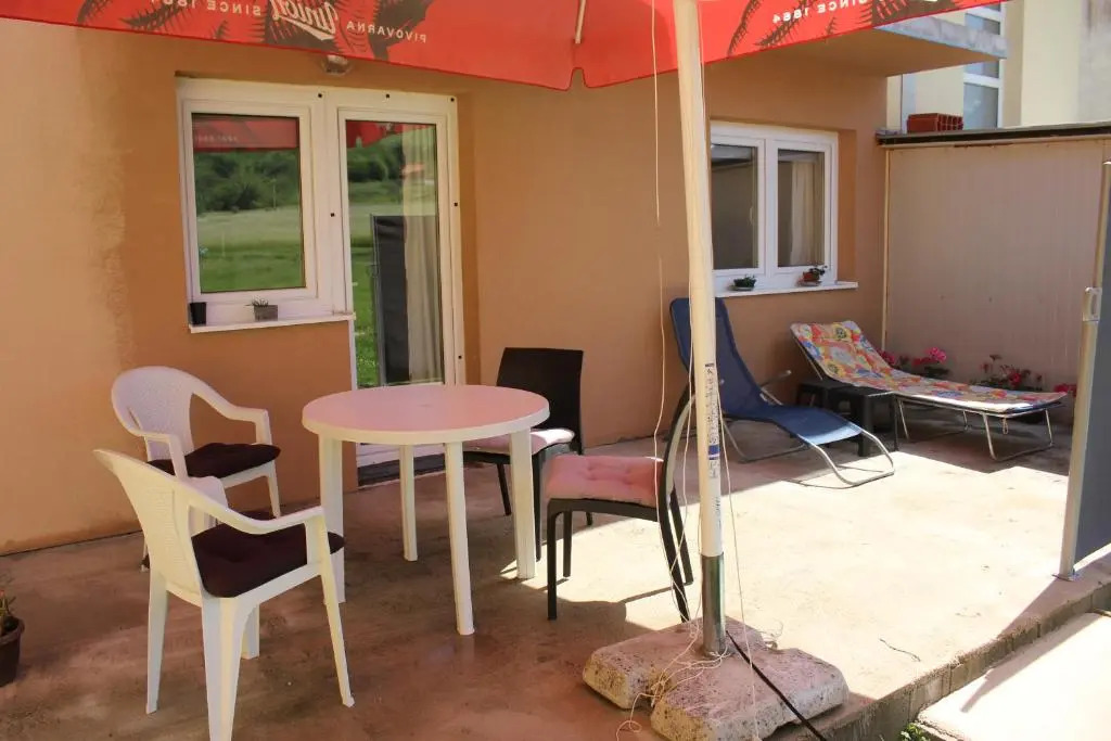 Studio Apartments Adian