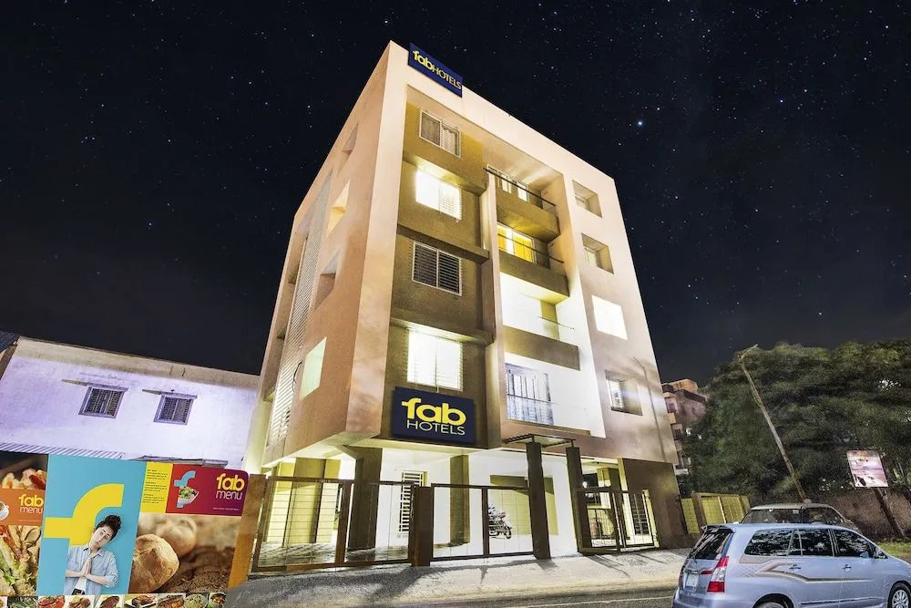 FabHotel House Khas Suites
