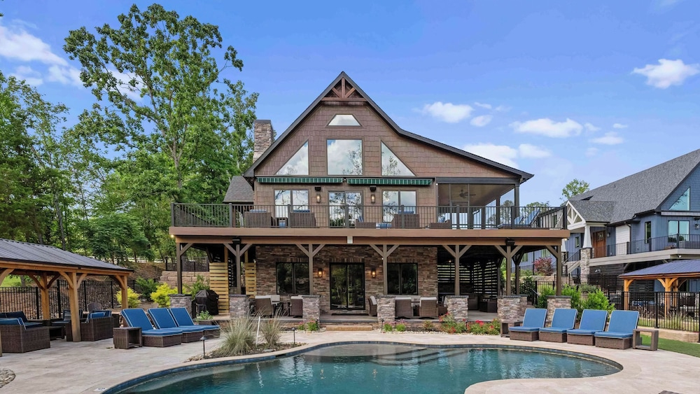 The Lodges Avantstay Lakefront, Sleeps 66 Pools, Docks, Theaters, Views