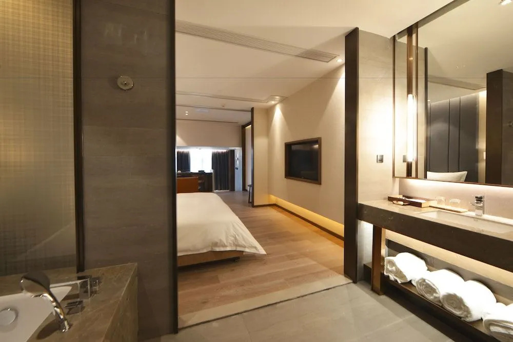 KuanRong Luxury Suites Hotel - Daping Times Square