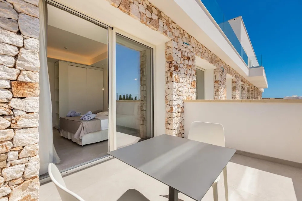 3072 Perla Saracena Luxury Suites - Matrimoniale con Patio Esterno by Barbarhouse