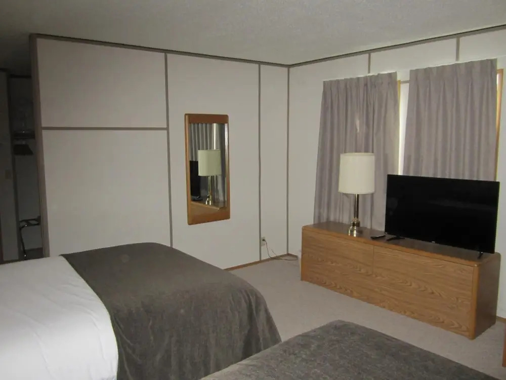 Triple J Hotel & Cabins