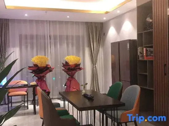 Junlan Yuejing Hotel (Yinchuan Yuehaiwan CBD Lanshan Park)