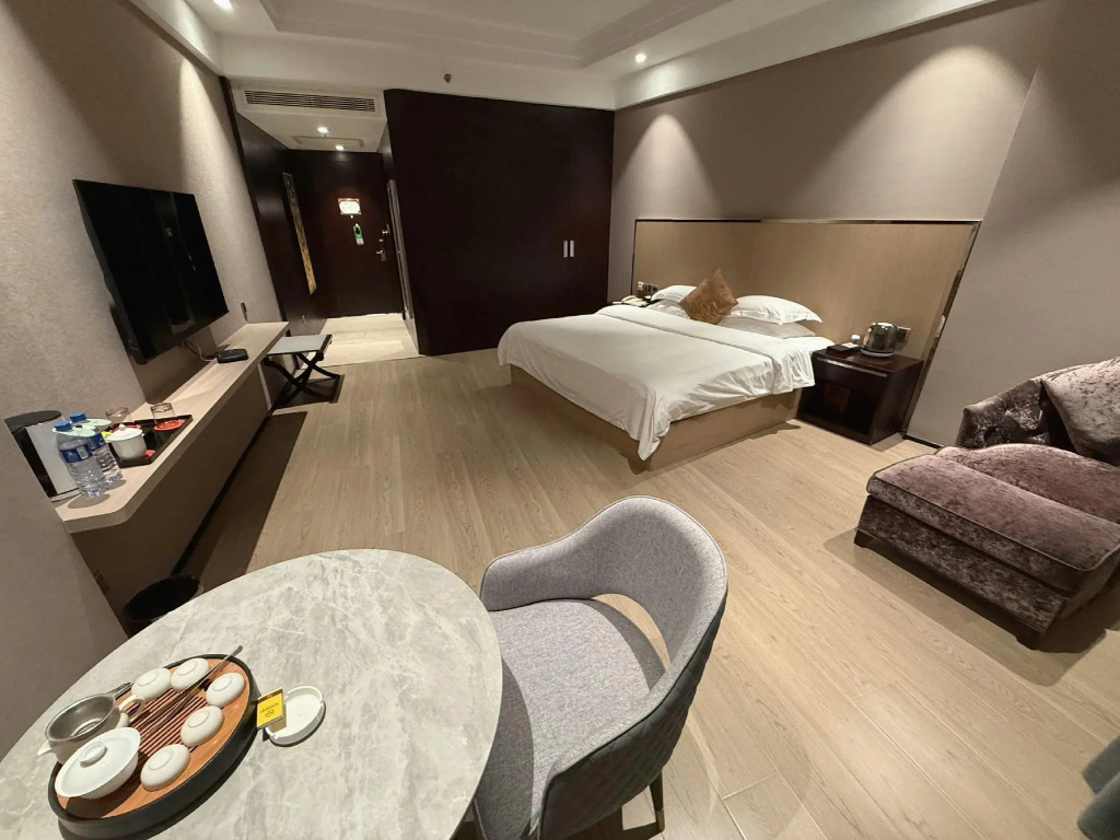 Eastern Kaiyue Business Hotel