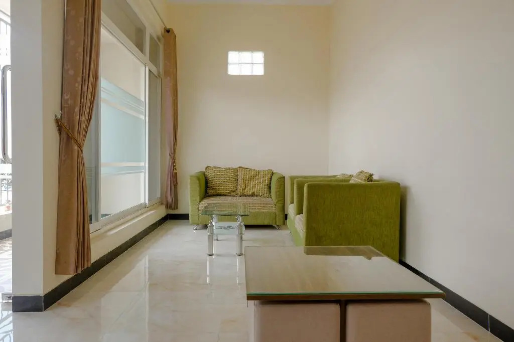 OYO 1979 Alif Family Residence