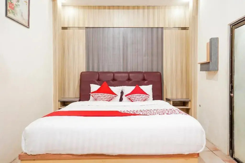 OYO 164 Ang's Residence