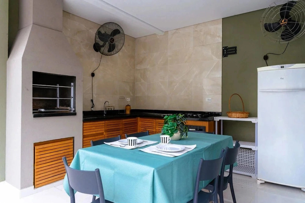 Casa com rea Gourmet a 350m da Praia de Maresias
