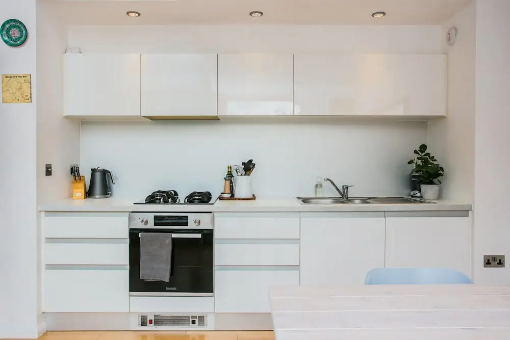 Beautiful 2-bedroom Flat With Balcony in E London