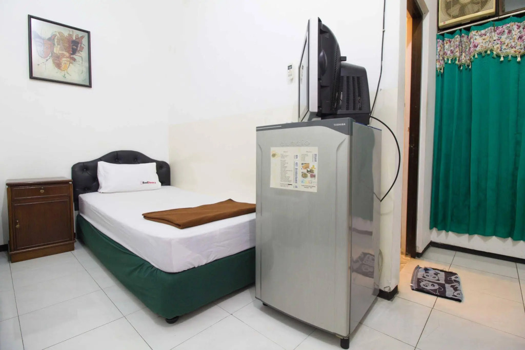 RedDoorz Dukuh Kupang