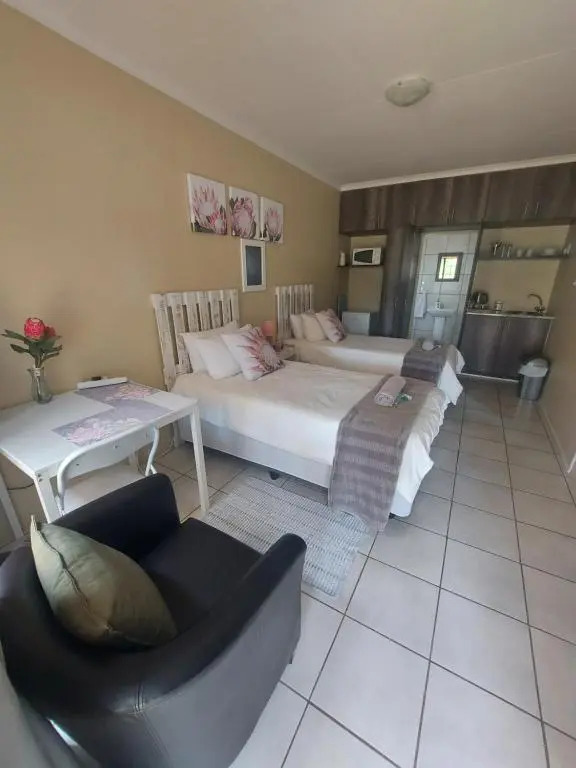DeLutz Overnight Accommodation Room 2