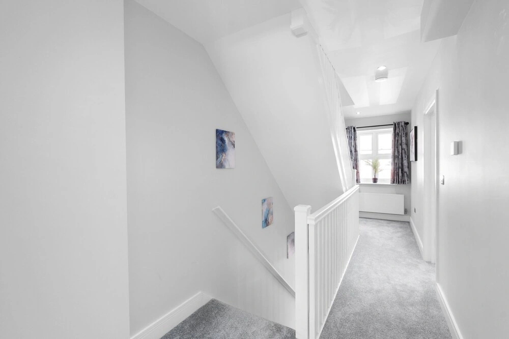 4BDR 3BA Family Home Garden in Isleworth