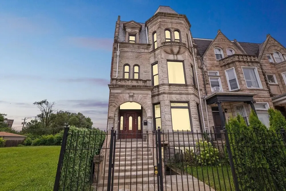 Spacious 4BR Condo Pool Table Near McCormick